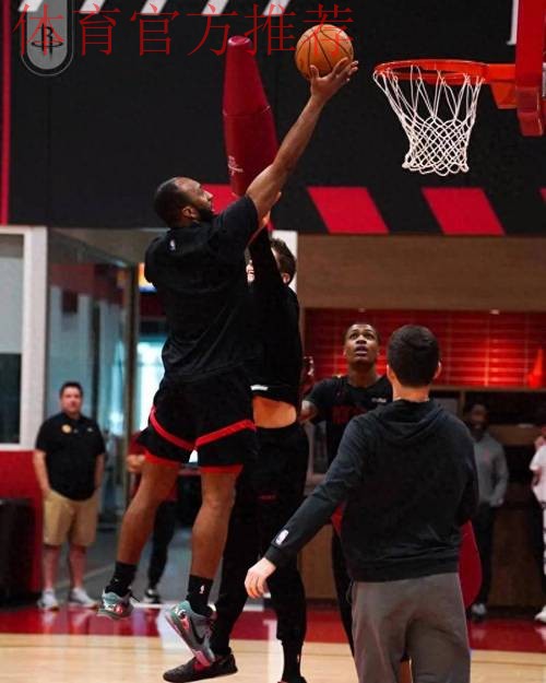 严阵以待!火箭社媒晒火箭球员进行赛前热身的花絮视频 严阵以待!火箭社媒晒火箭球员进行赛前热身的花絮视频